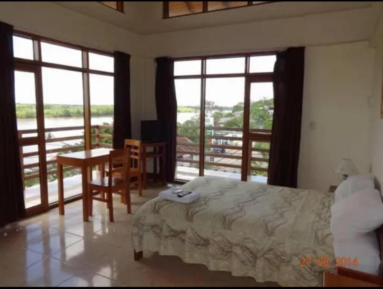 Hostal El Puerto Yurimaguas Kültér fotó