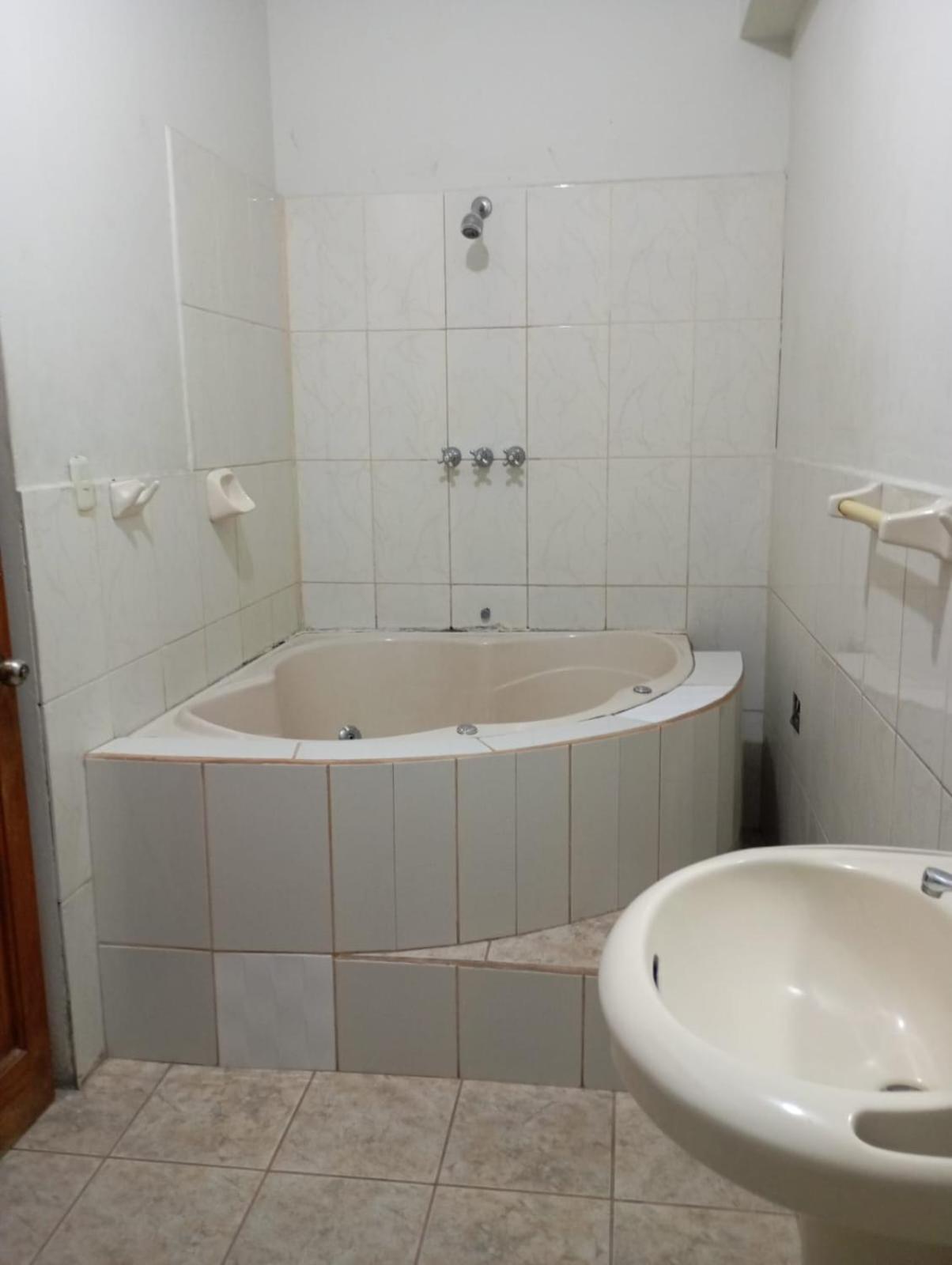 Hostal El Puerto Yurimaguas Kültér fotó