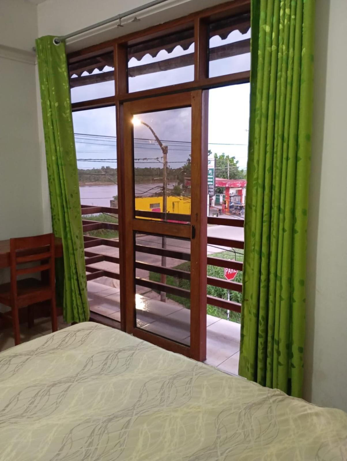 Hostal El Puerto Yurimaguas Kültér fotó